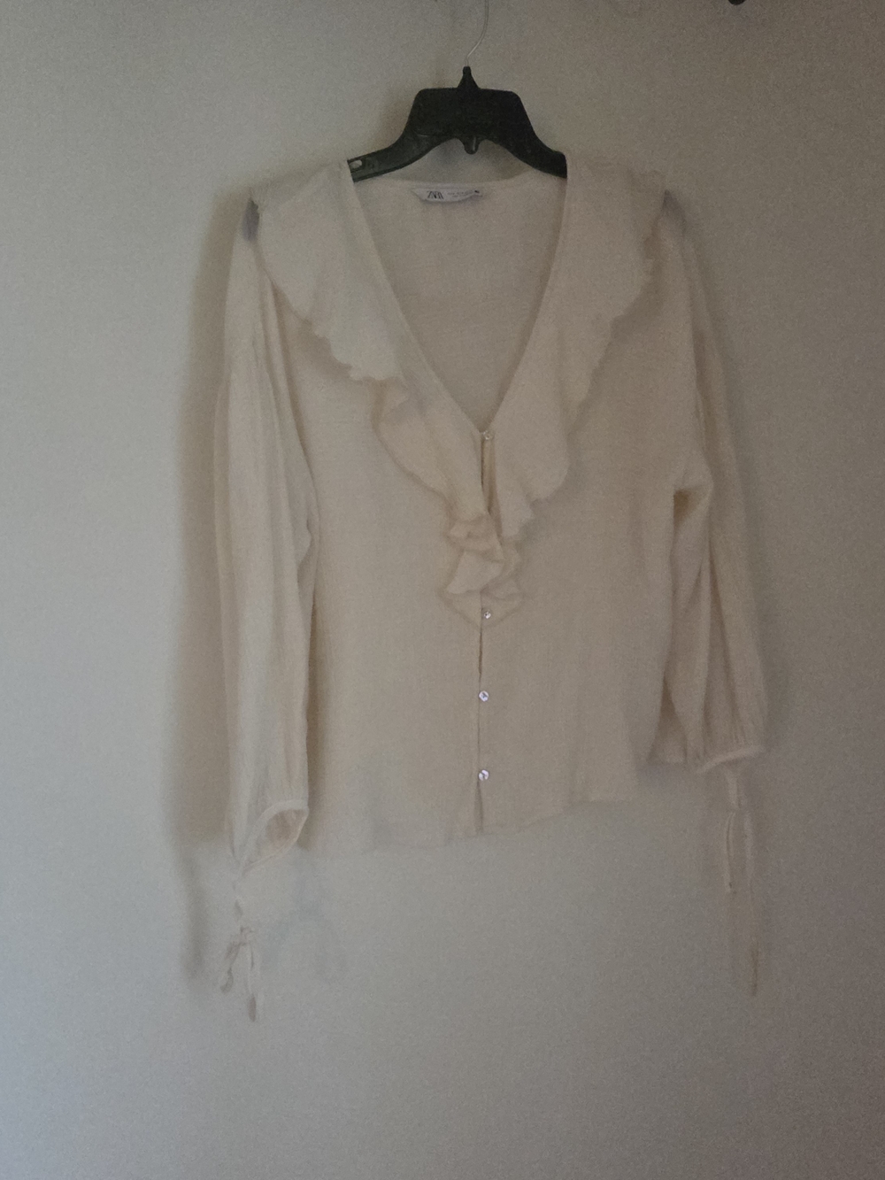 Zara Romantic Ruffled V-Neck Blouse in Ecru / Cream size M